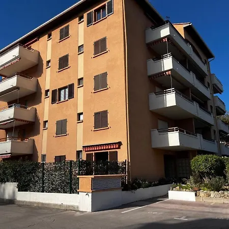 Joli Ensolleille Apartment